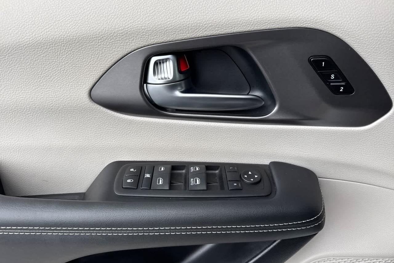 2024 Chrysler Pacifica Touring L Roseville CA
