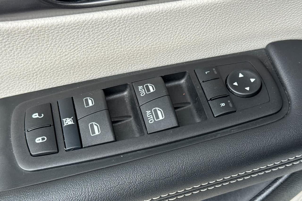 2024 Chrysler Pacifica Touring L Roseville CA