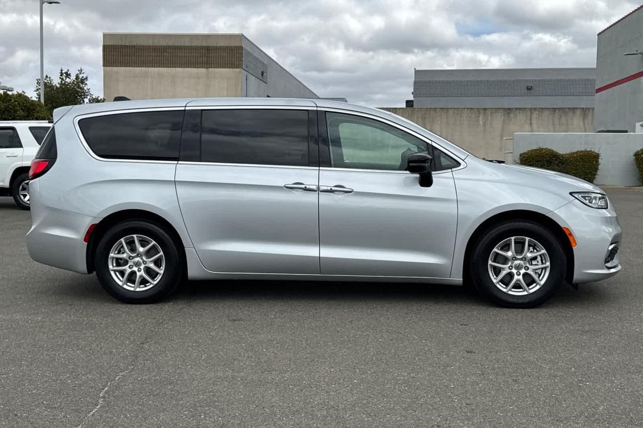 2024 Chrysler Pacifica Touring L Roseville CA