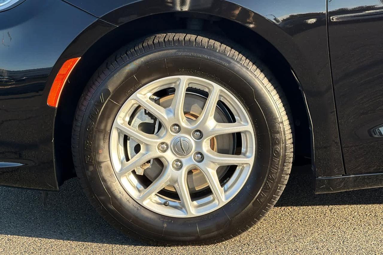 2024 Chrysler Pacifica Touring L Roseville CA