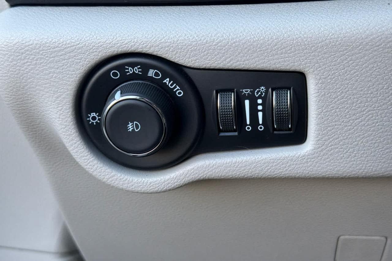 2024 Chrysler Pacifica Touring L Roseville CA