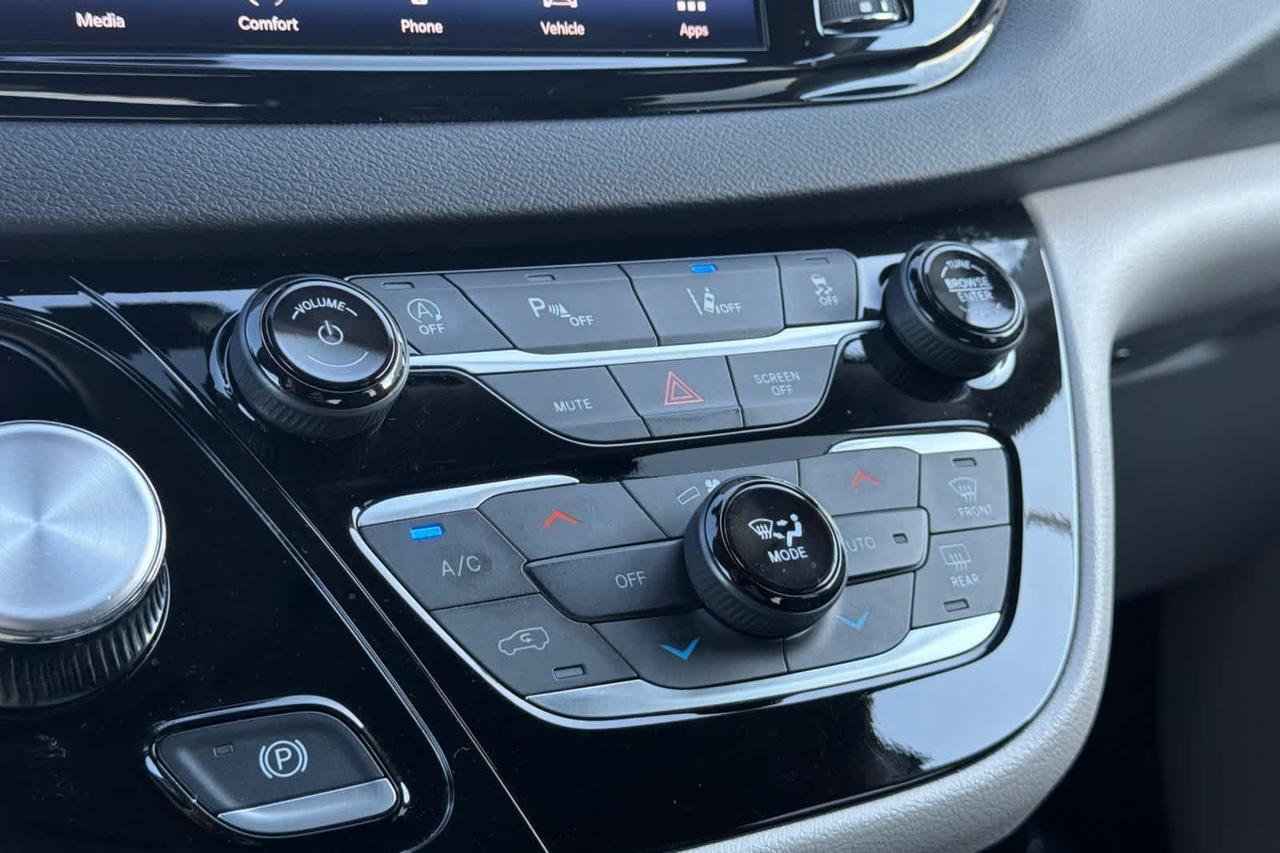 2024 Chrysler Pacifica Touring L Roseville CA