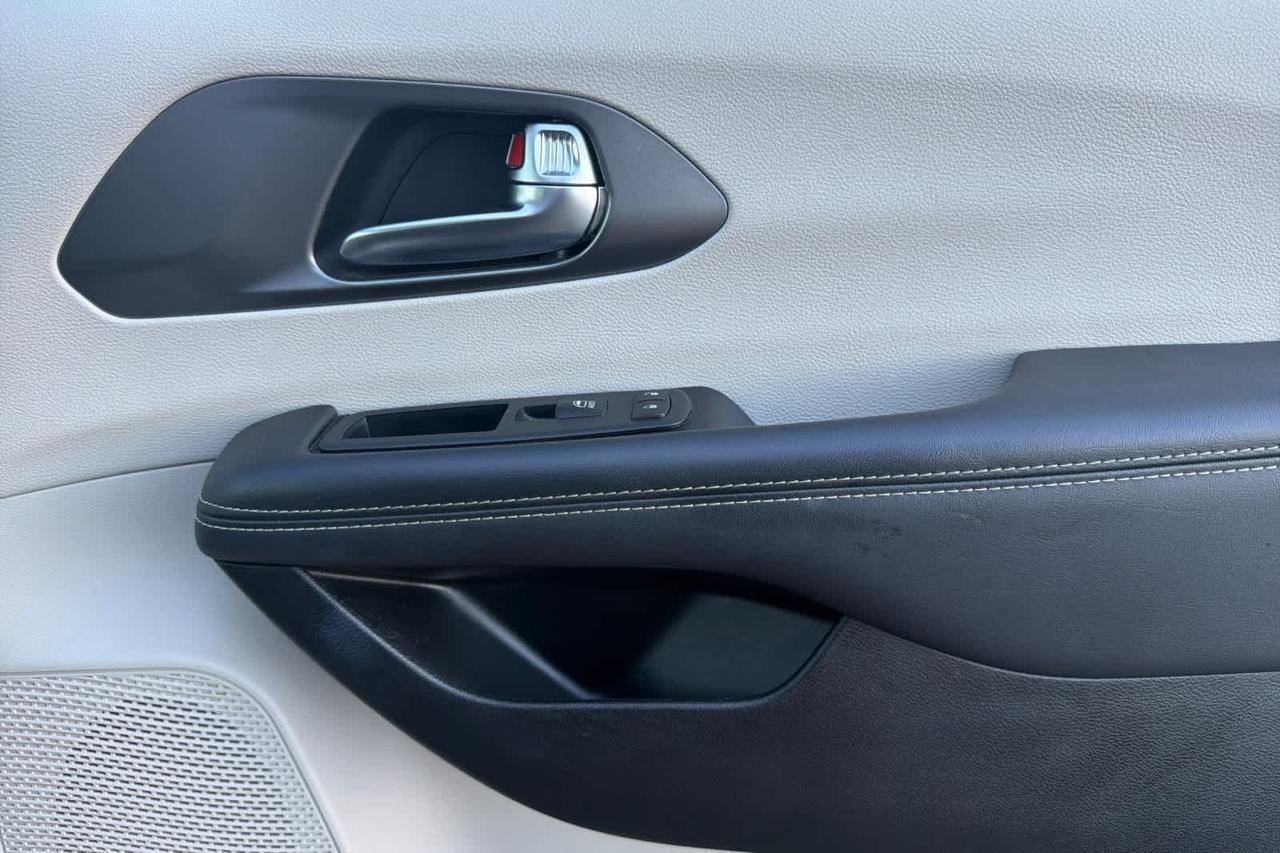 2024 Chrysler Pacifica Touring L Roseville CA