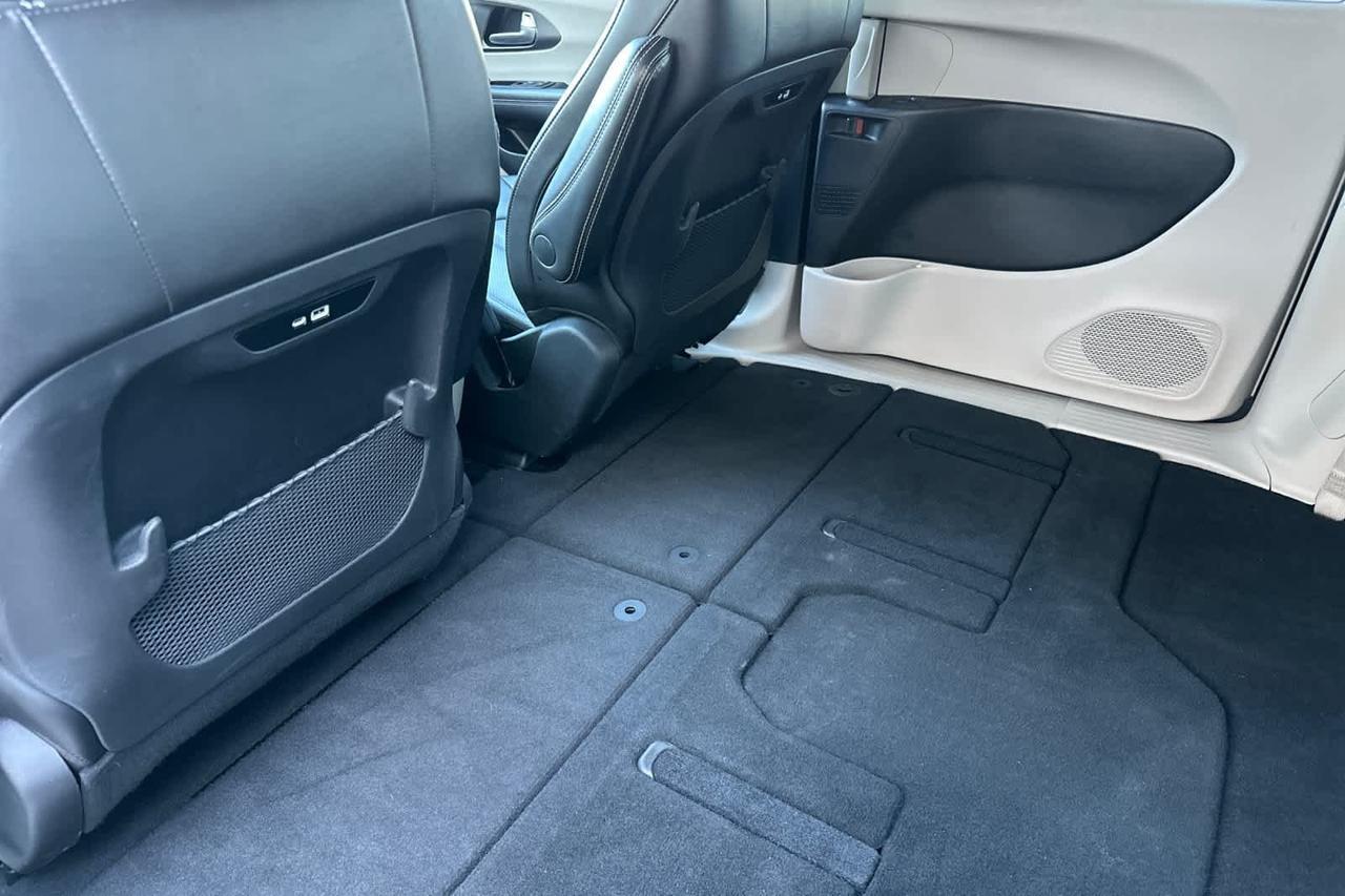 2024 Chrysler Pacifica Touring L Roseville CA