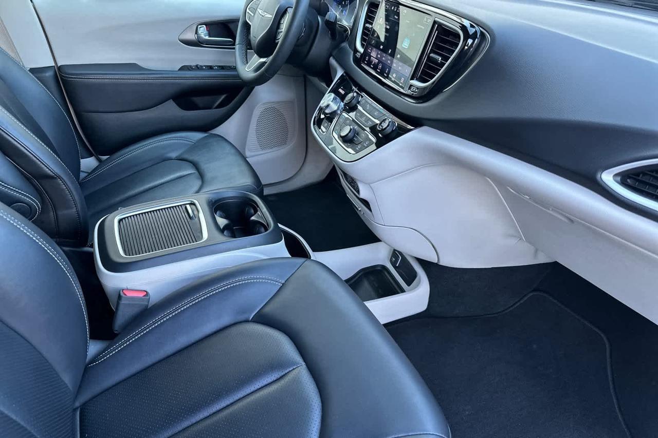 2024 Chrysler Pacifica Touring L Roseville CA