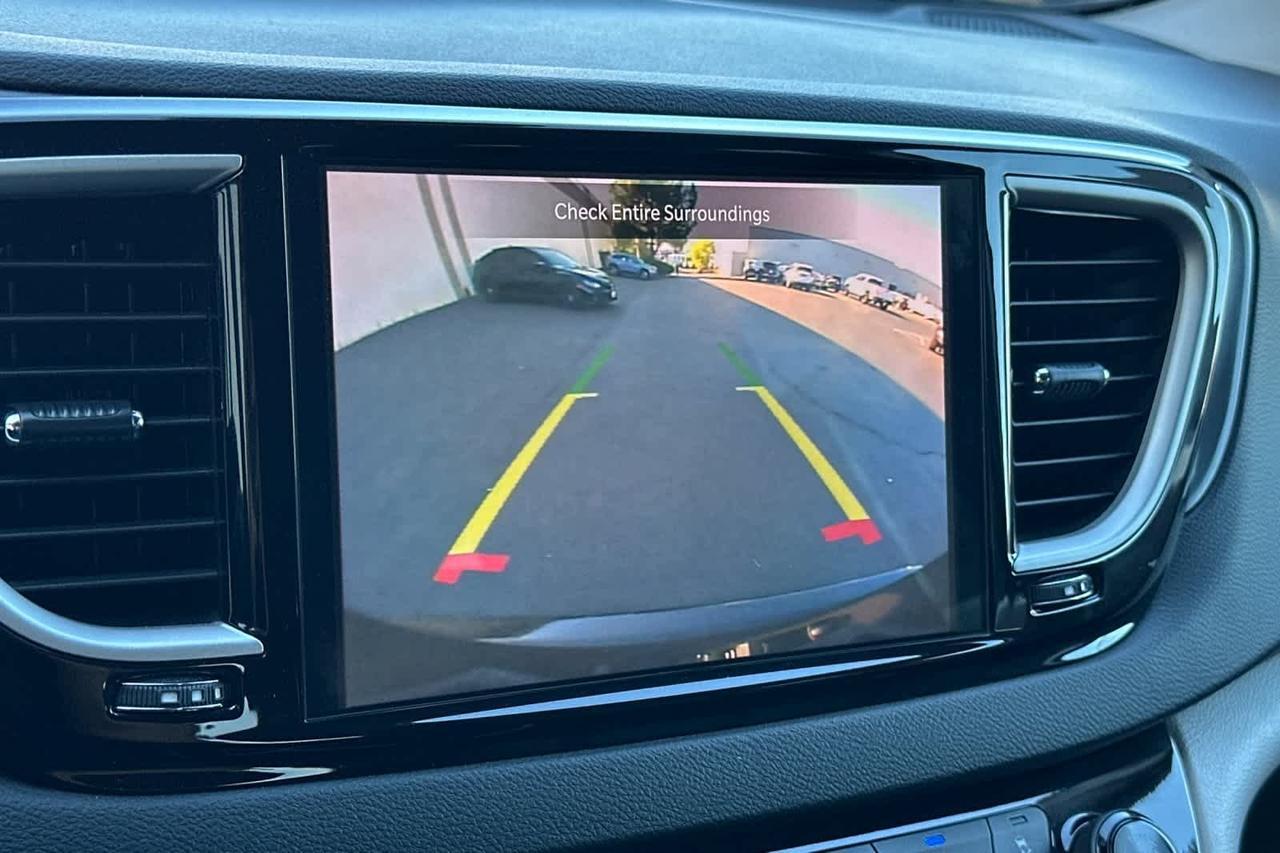 2024 Chrysler Pacifica Touring L Roseville CA