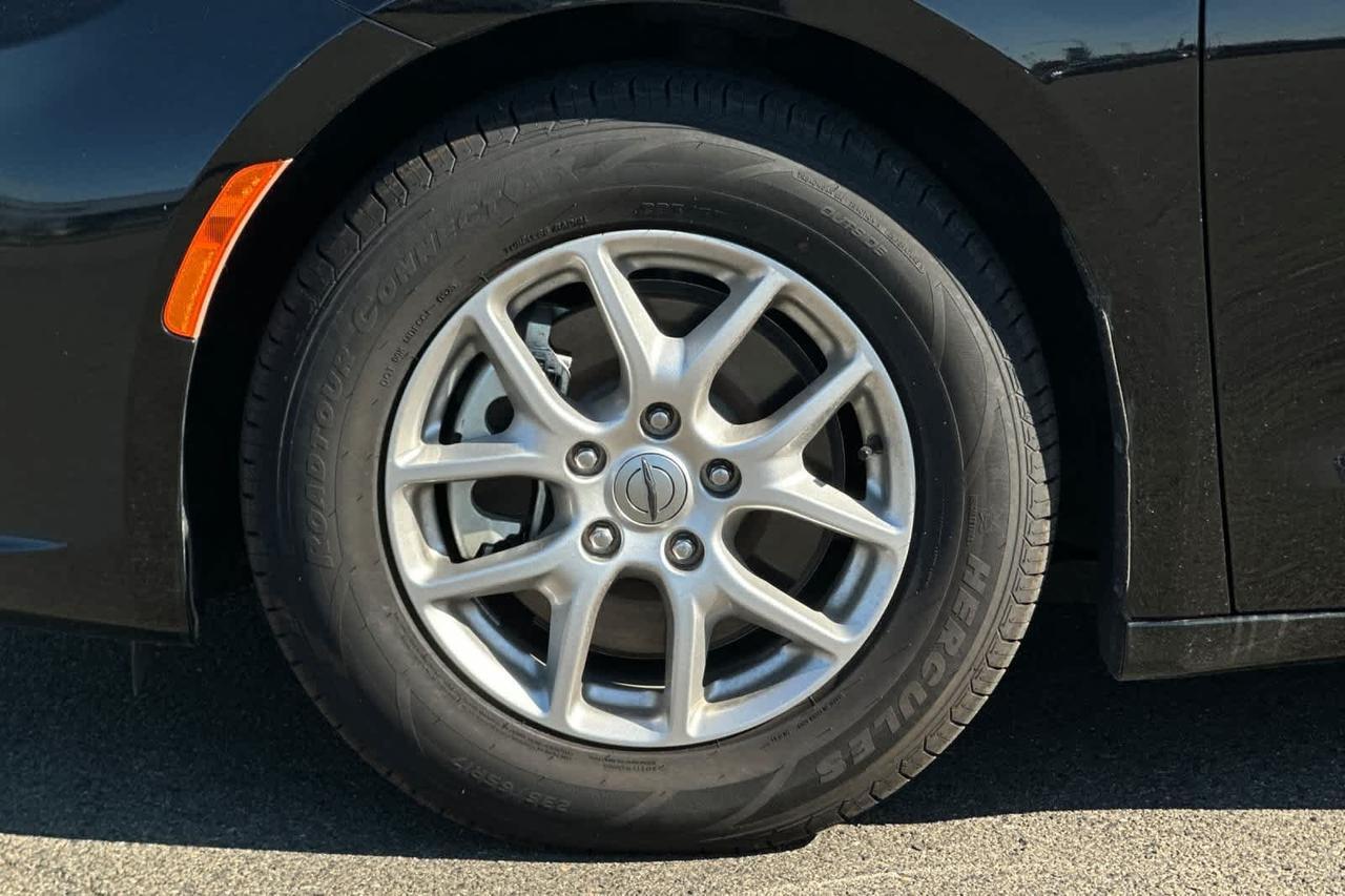 2024 Chrysler Pacifica Touring L Roseville CA