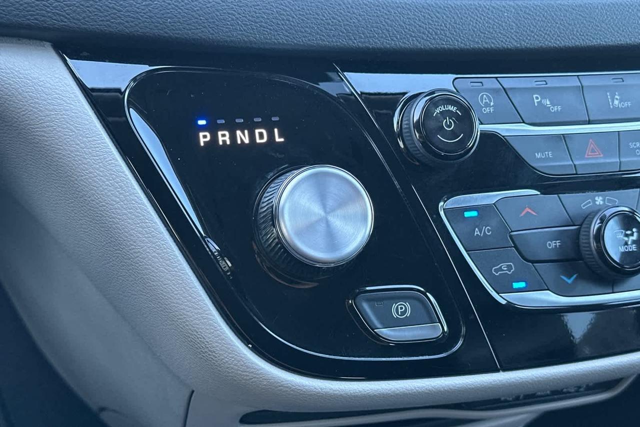 2024 Chrysler Pacifica Touring L Roseville CA