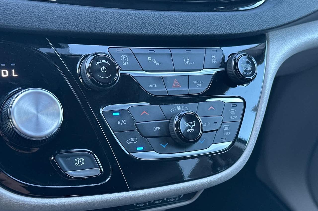 2024 Chrysler Pacifica Touring L Roseville CA