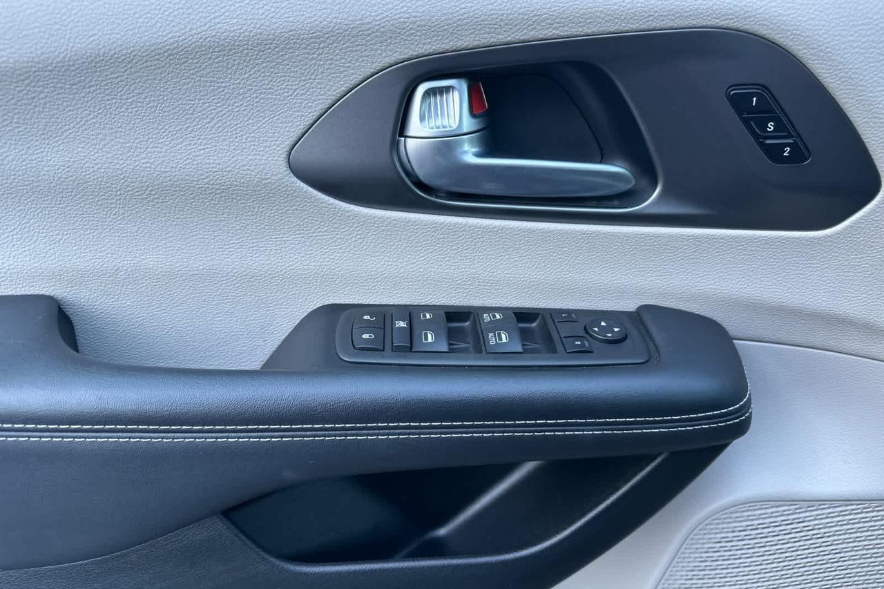 2024 Chrysler Pacifica Touring L Roseville CA