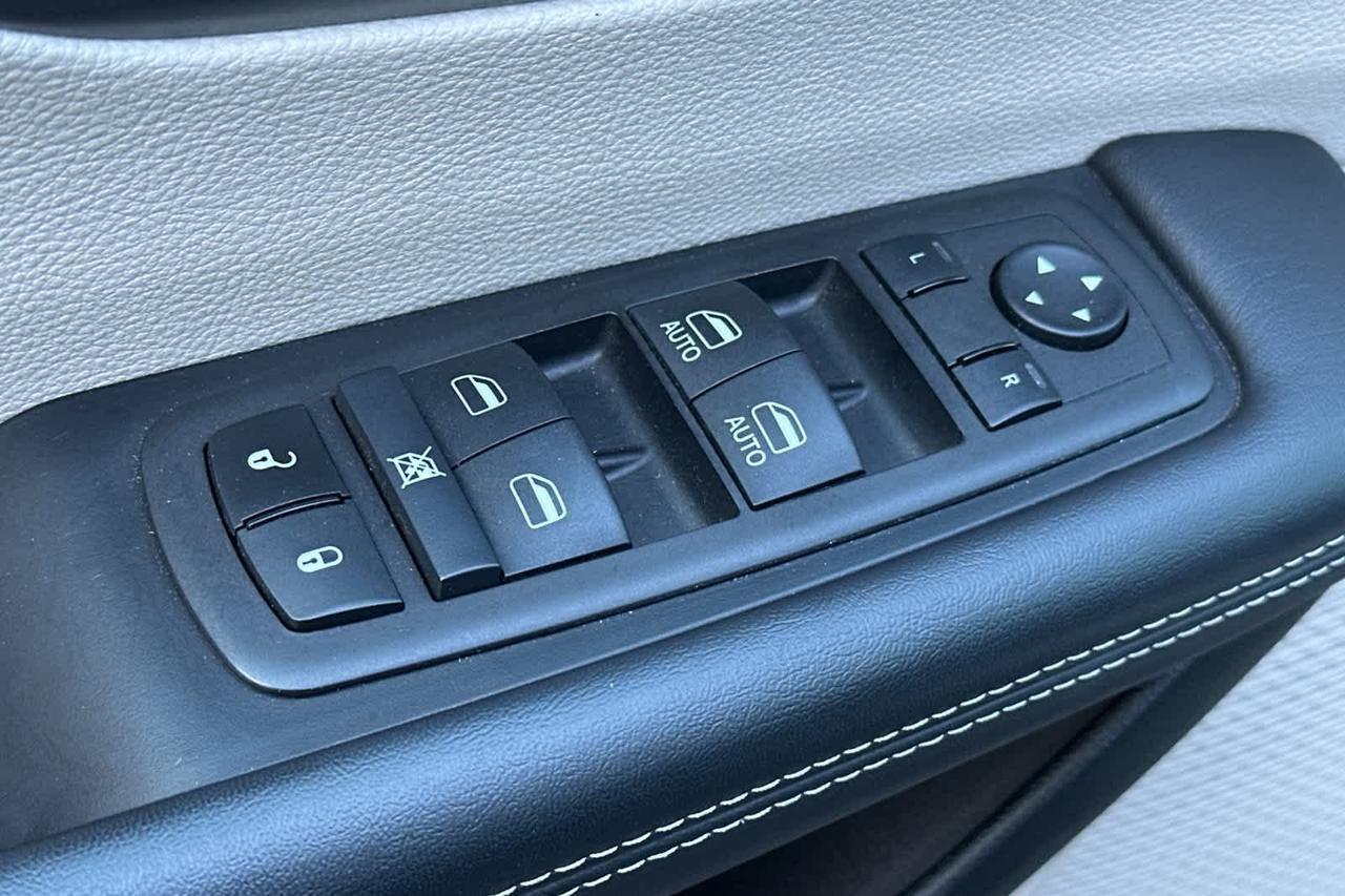 2024 Chrysler Pacifica Touring L Roseville CA