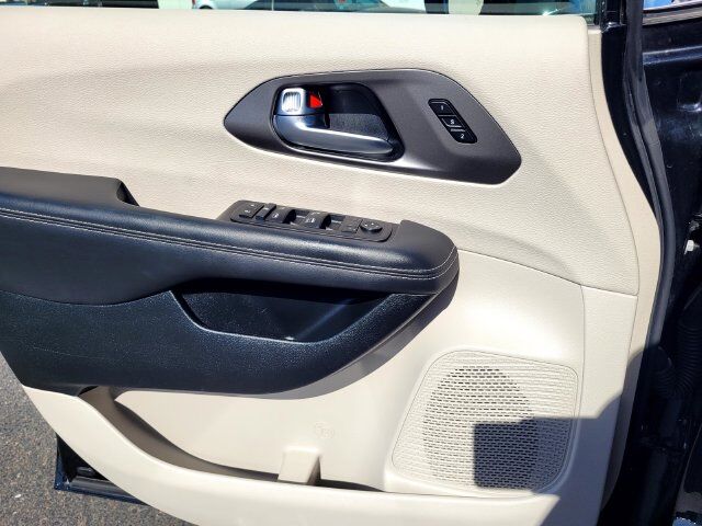 2024 Chrysler Pacifica Touring L Roseville CA