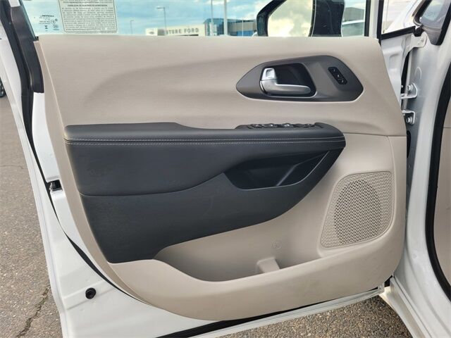 2024 Chrysler Pacifica Touring L Roseville CA