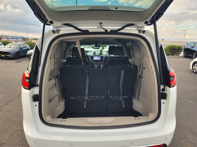 2024 Chrysler Pacifica Touring L Roseville CA