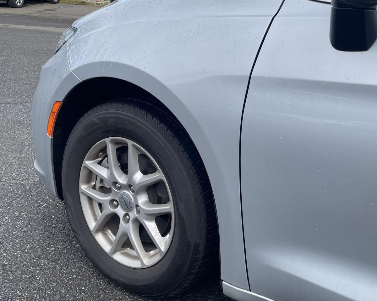 2024 Chrysler Pacifica Touring L Van 4D