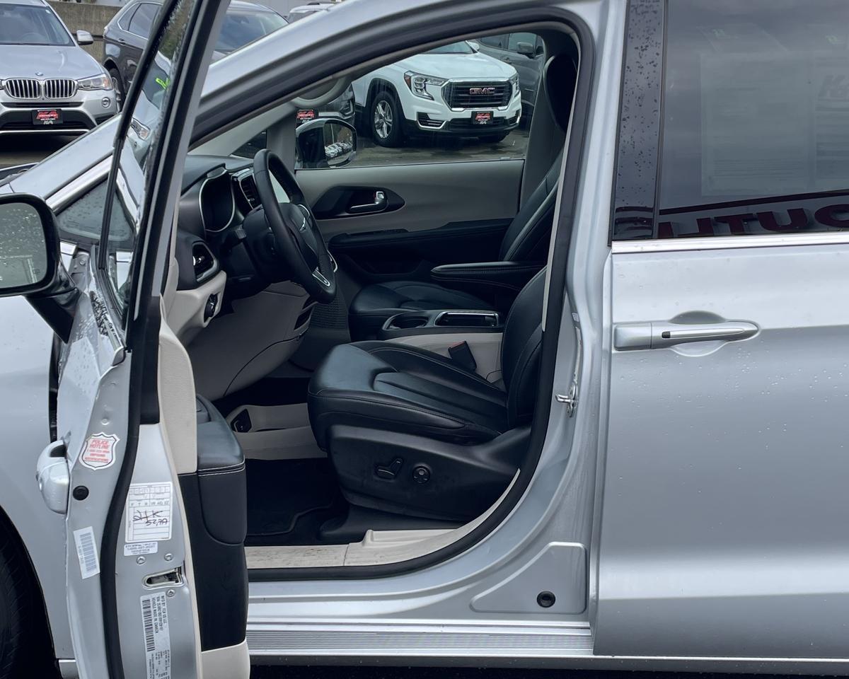 2024 Chrysler Pacifica Touring L Van 4D Port Orchard WA