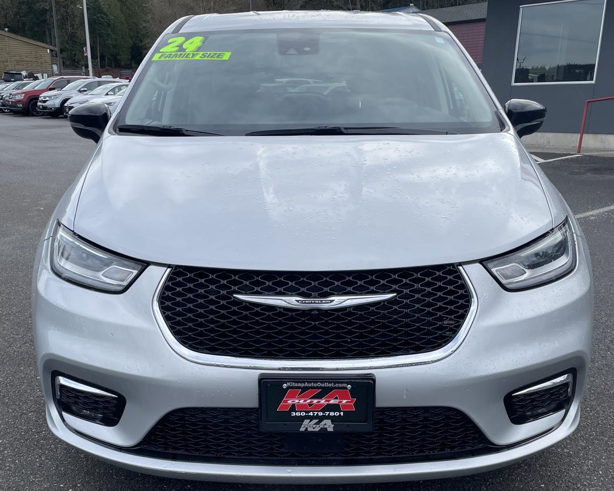 2024 Chrysler Pacifica Touring L Van 4D