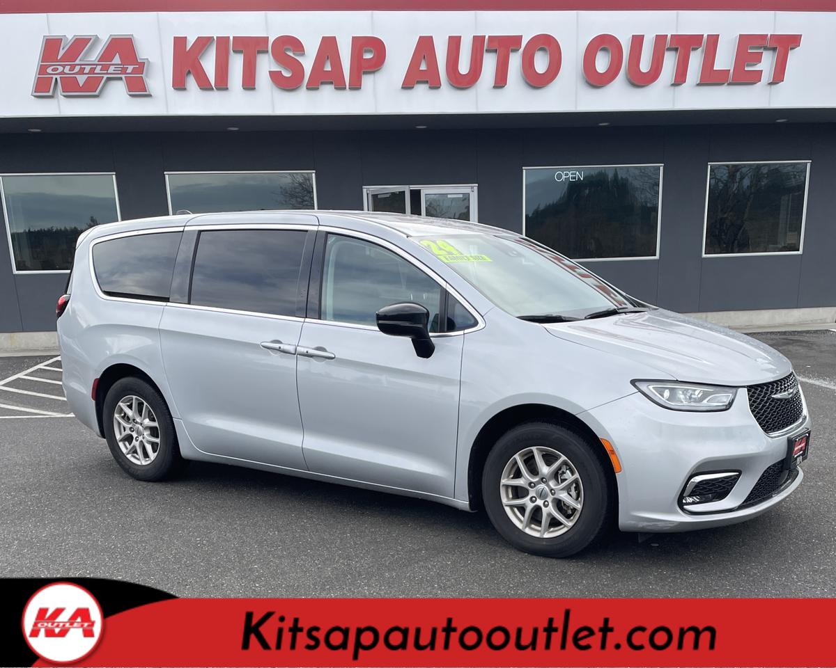 2024 Chrysler Pacifica Touring L Van 4D