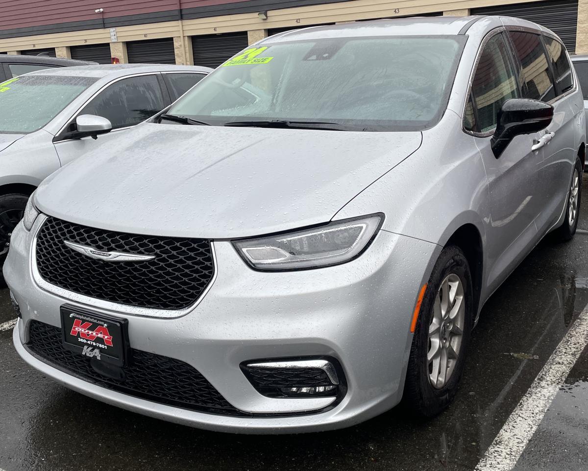 2024 Chrysler Pacifica Touring L Van 4D