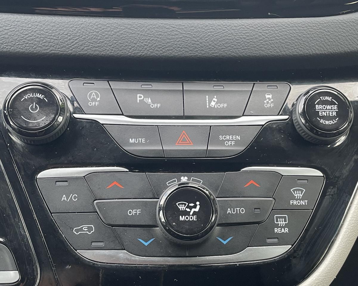 2024 Chrysler Pacifica Touring L Van 4D Port Orchard WA