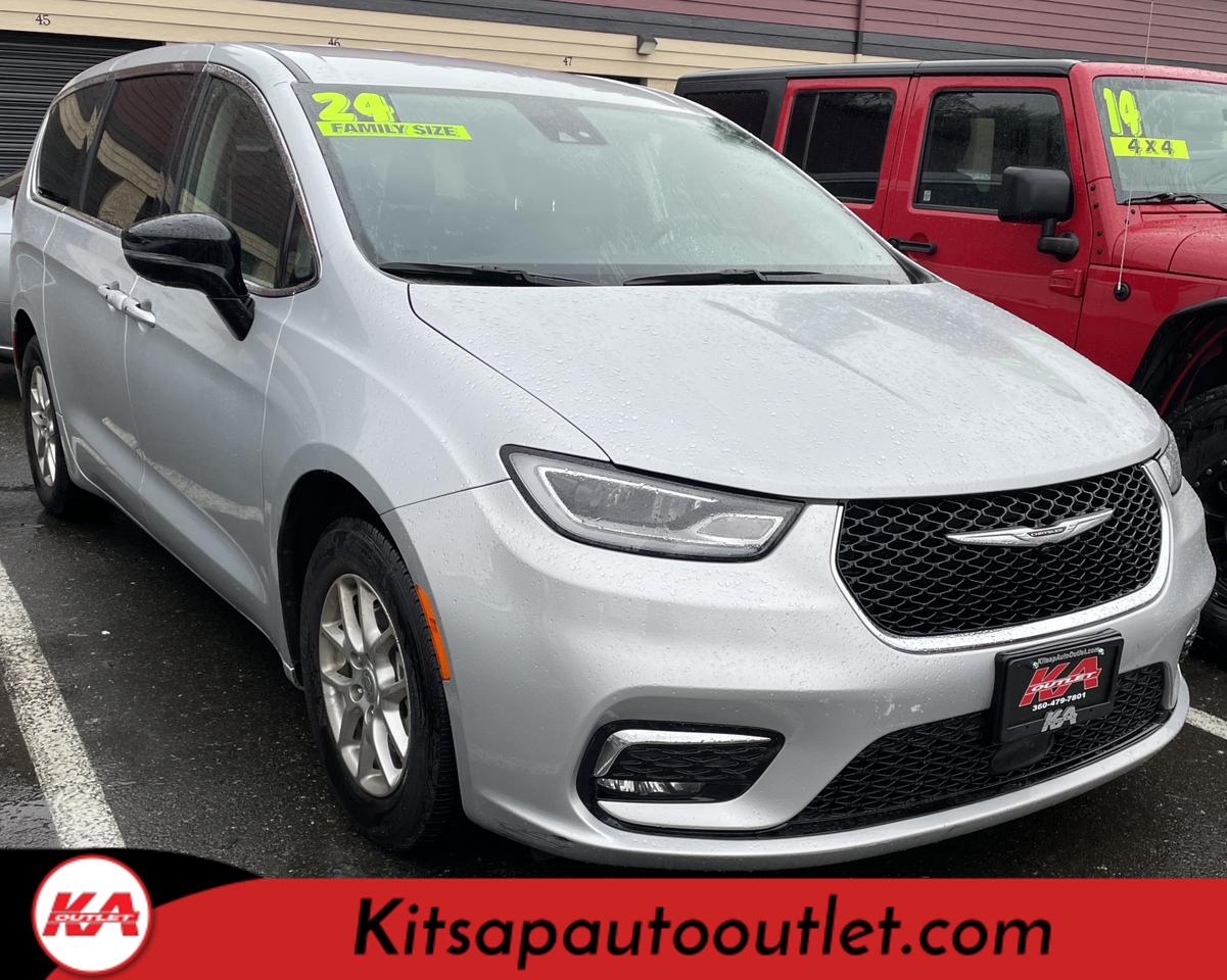 2024 Chrysler Pacifica Touring L's photo