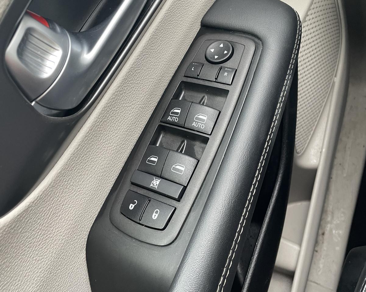 2024 Chrysler Pacifica Touring L Van 4D Port Orchard WA