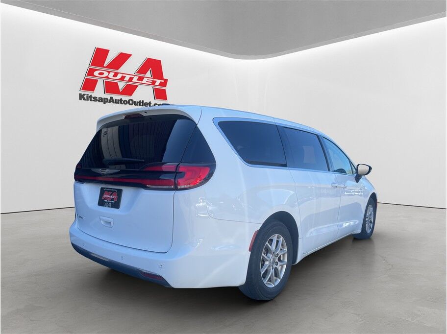 2024 Chrysler Pacifica Touring L Van 4D