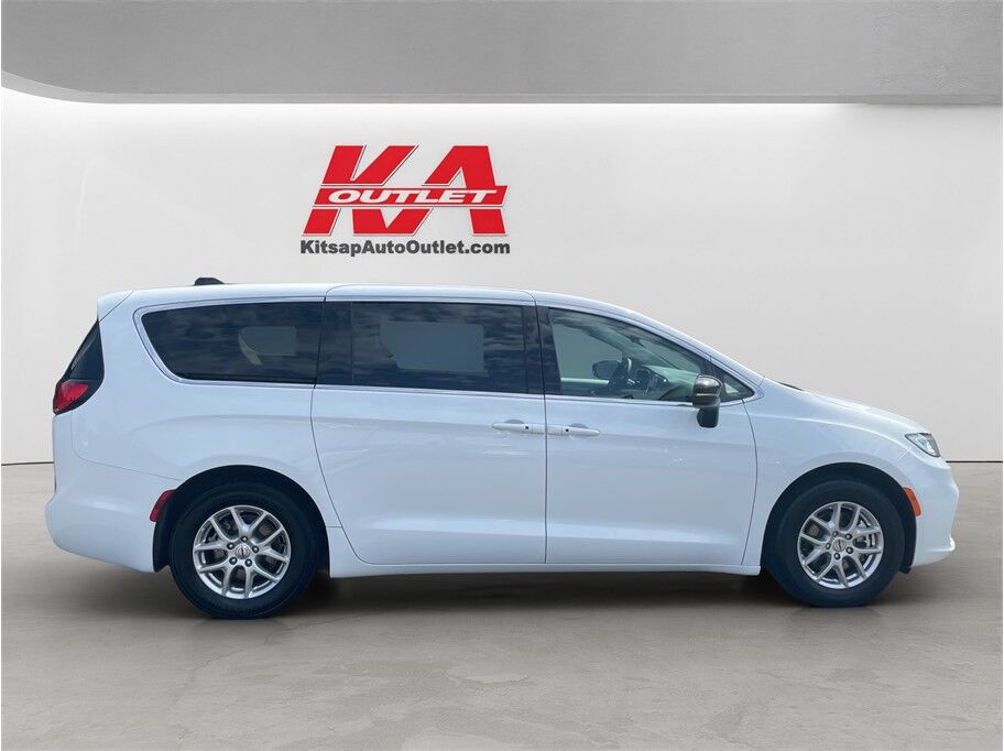 2024 Chrysler Pacifica Touring L Van 4D