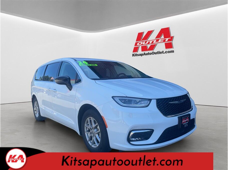 2024 Chrysler Pacifica Touring L Van 4D