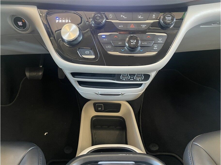 2024 Chrysler Pacifica Touring L Van 4D Port Orchard WA