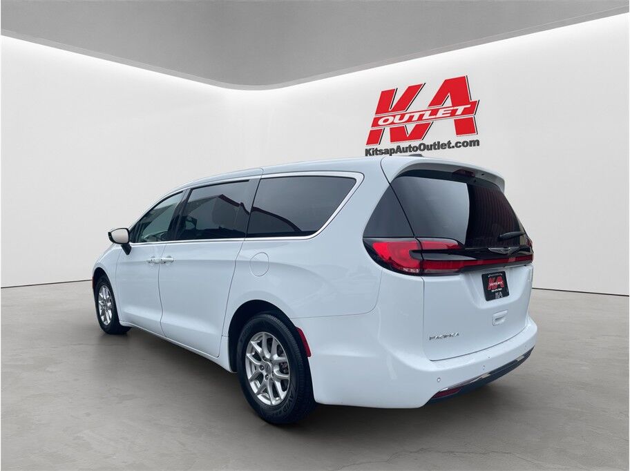 2024 Chrysler Pacifica Touring L Van 4D Port Orchard WA