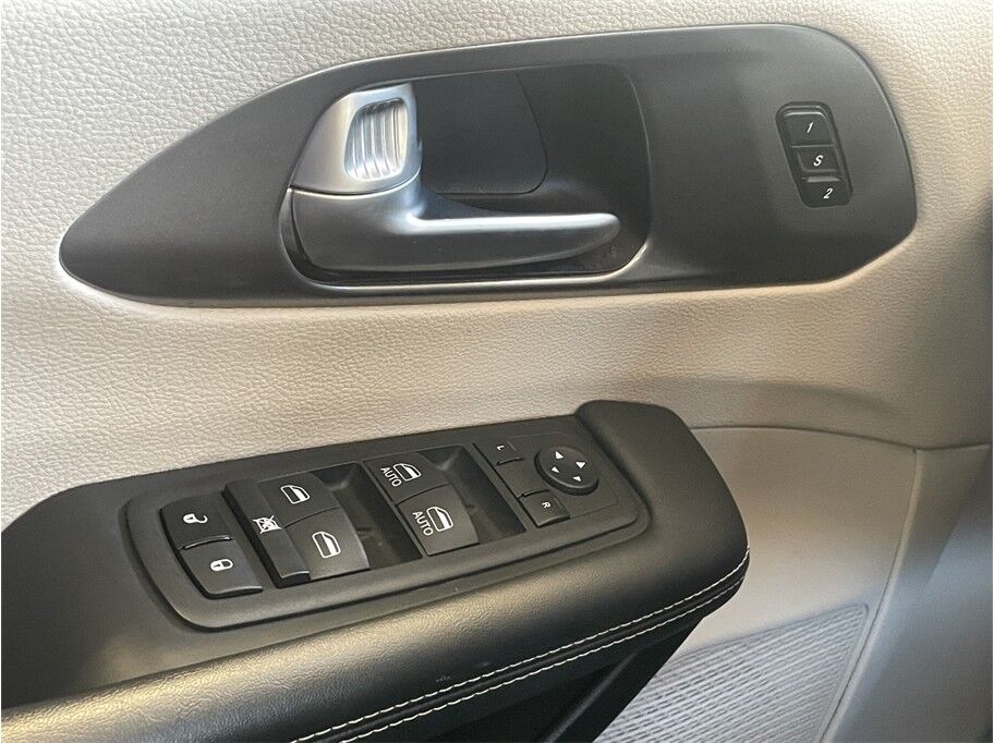 2024 Chrysler Pacifica Touring L Van 4D Port Orchard WA