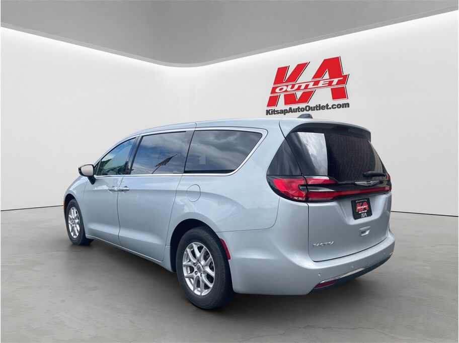 2024 Chrysler Pacifica Touring L Van 4D