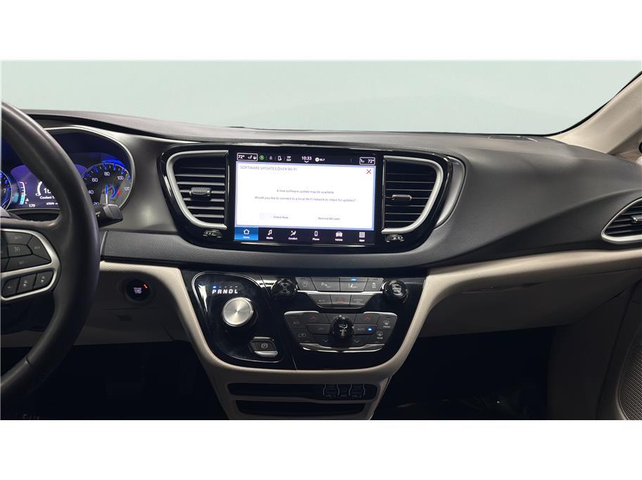2024 Chrysler Pacifica Touring L Van 4D Folsom CA