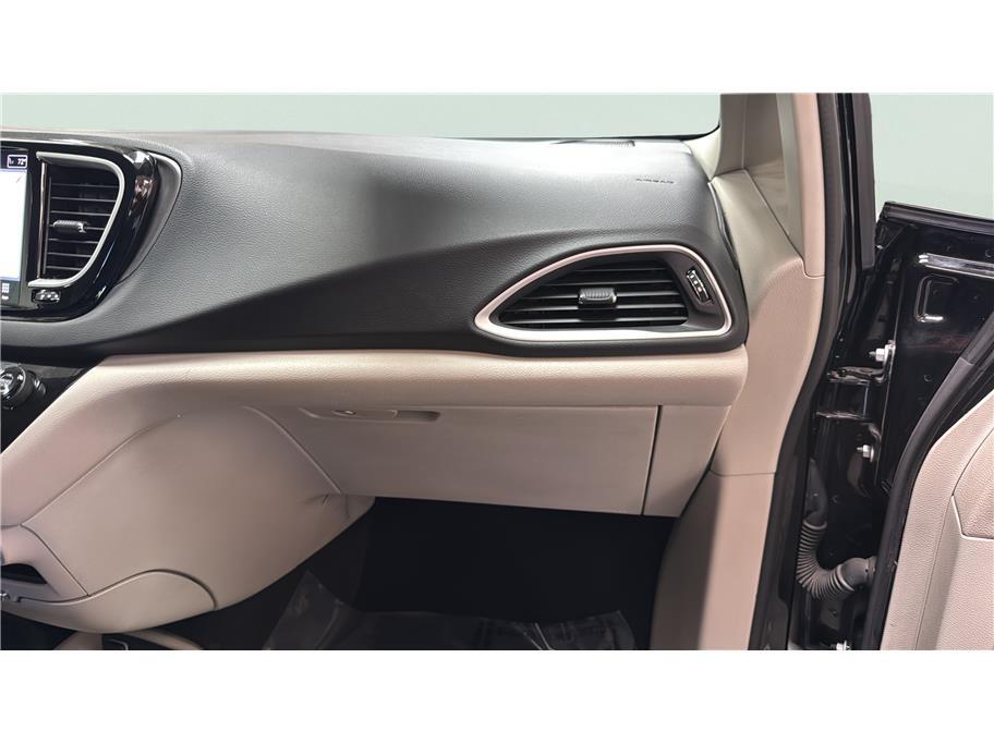 2024 Chrysler Pacifica Touring L Van 4D Folsom CA