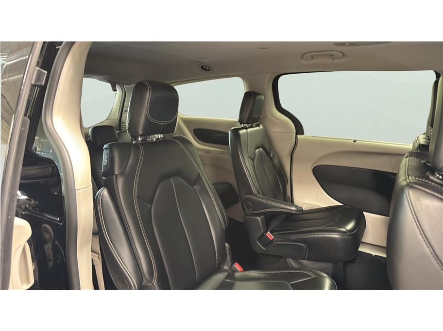 2024 Chrysler Pacifica Touring L Van 4D Folsom CA