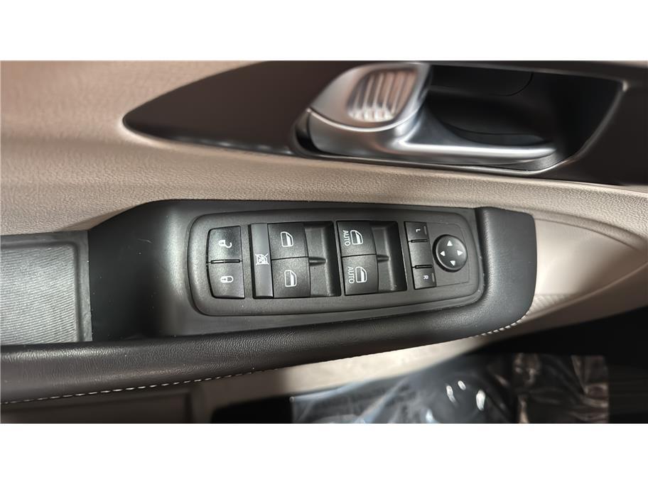 2024 Chrysler Pacifica Touring L Van 4D Folsom CA
