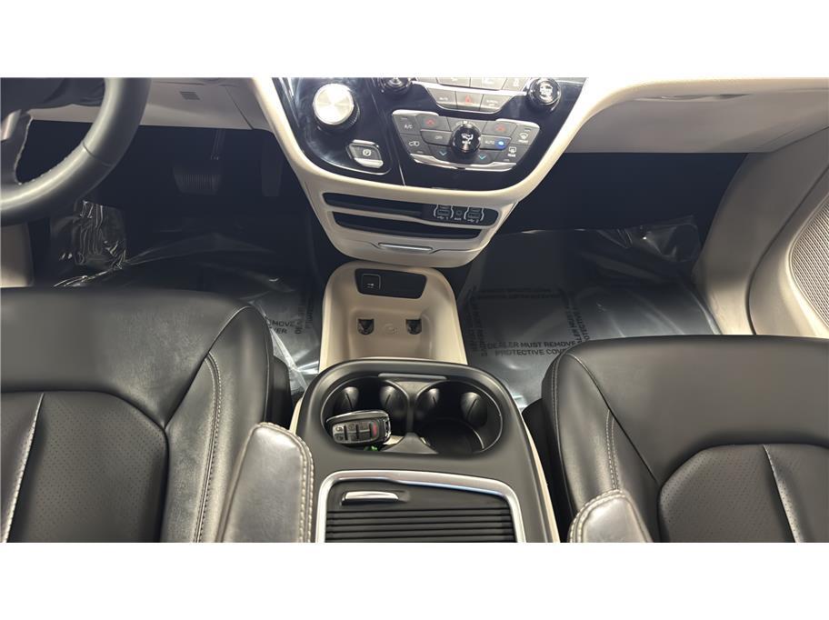 2024 Chrysler Pacifica Touring L Van 4D Folsom CA