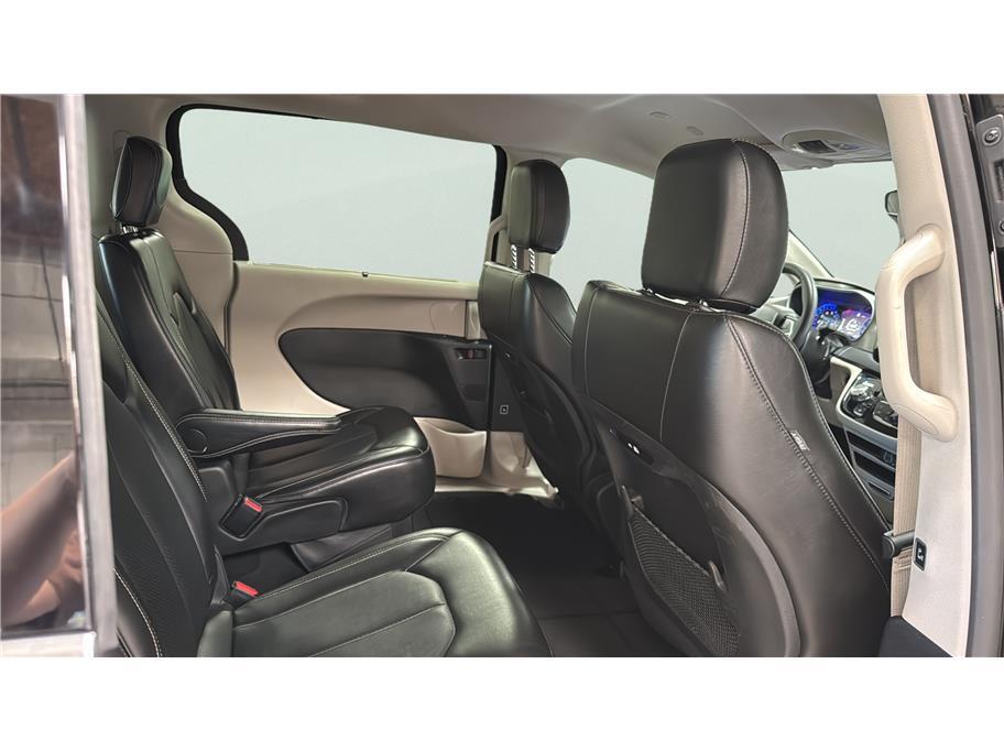 2024 Chrysler Pacifica Touring L Van 4D Folsom CA