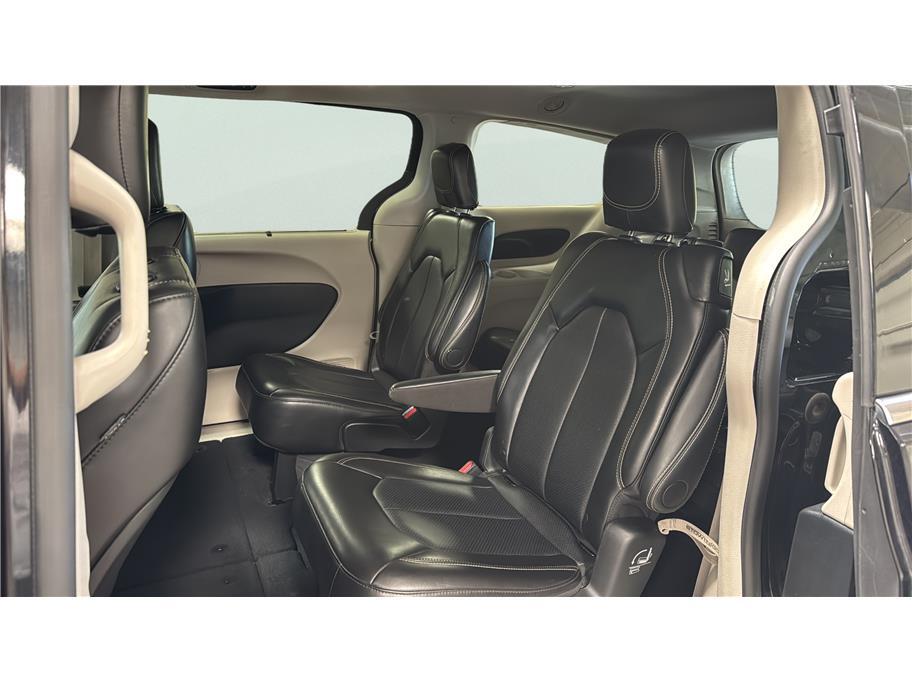 2024 Chrysler Pacifica Touring L Van 4D Folsom CA