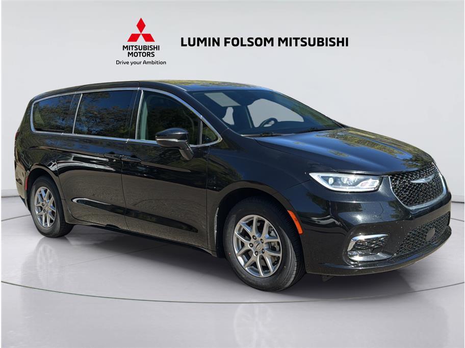 2024 Chrysler Pacifica Touring L Van 4D Folsom CA