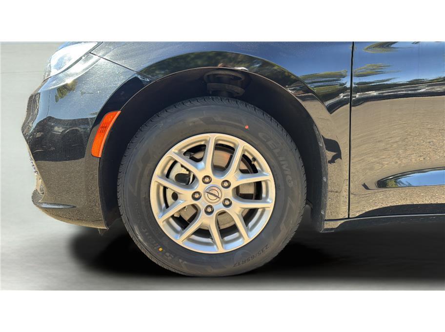 2024 Chrysler Pacifica Touring L Van 4D Folsom CA