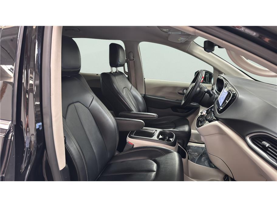 2024 Chrysler Pacifica Touring L Van 4D Folsom CA