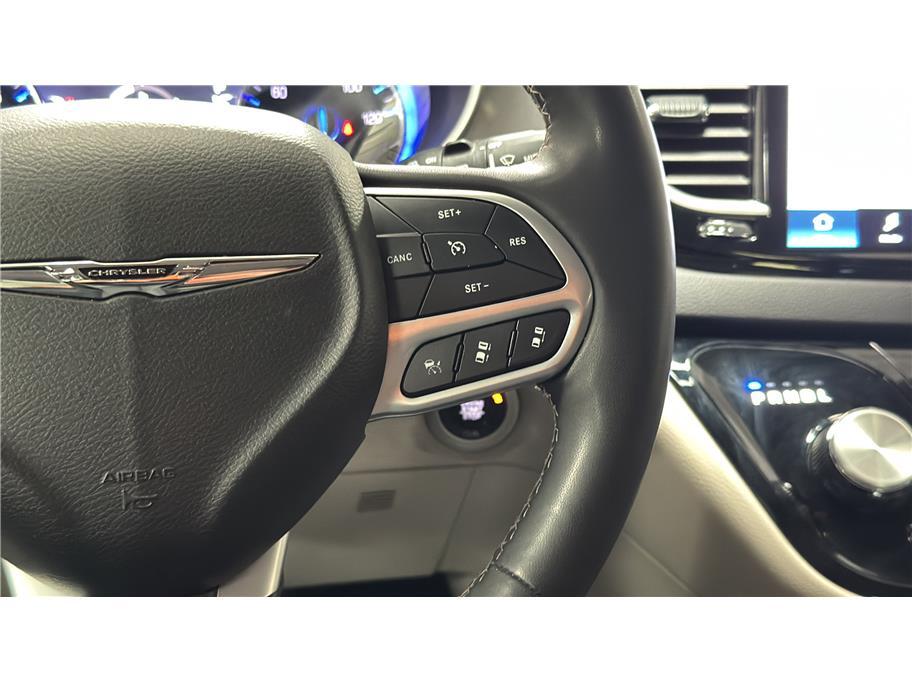 2024 Chrysler Pacifica Touring L Van 4D Folsom CA