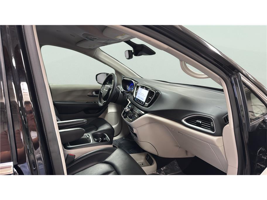 2024 Chrysler Pacifica Touring L Van 4D Folsom CA