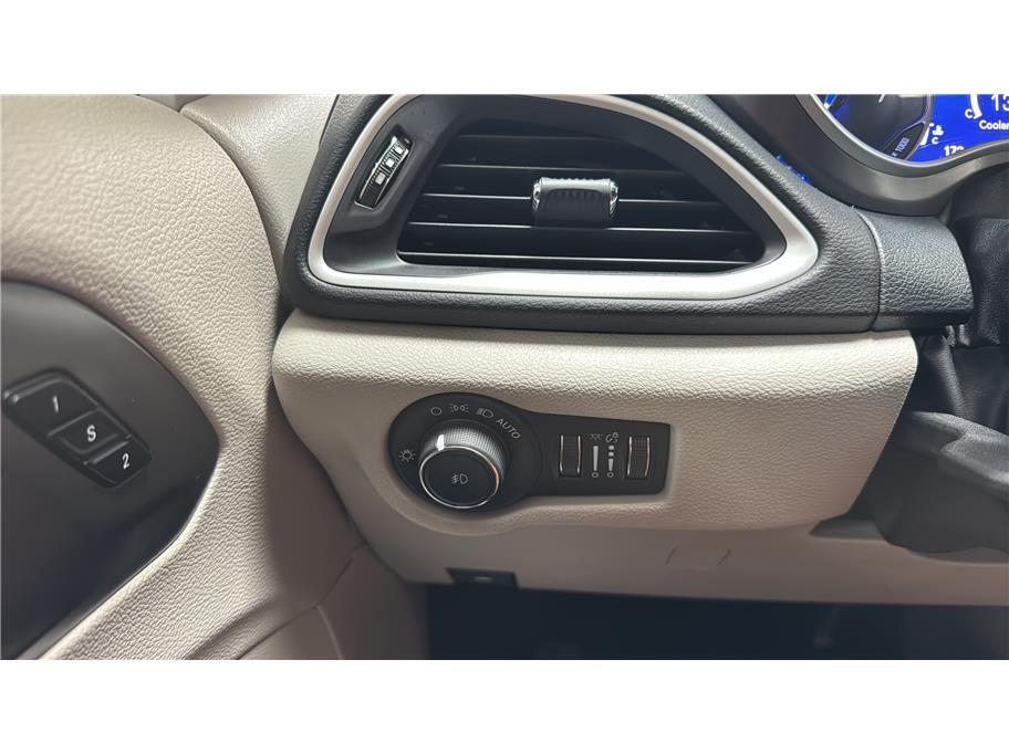 2024 Chrysler Pacifica Touring L Van 4D Folsom CA
