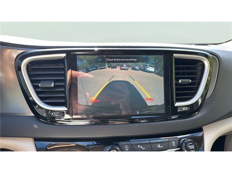2024 Chrysler Pacifica Touring L Van 4D Folsom CA