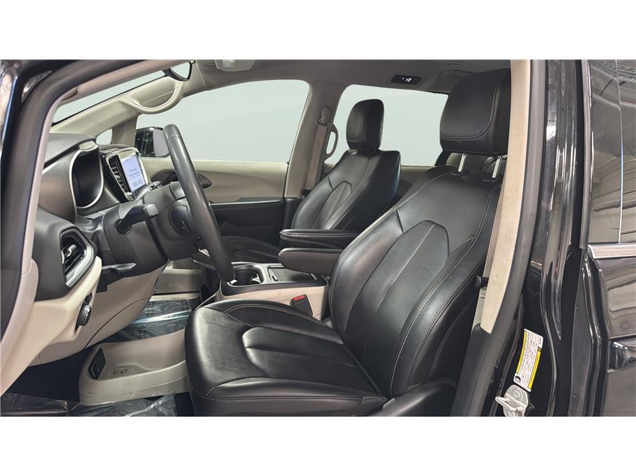 2024 Chrysler Pacifica Touring L Van 4D Folsom CA