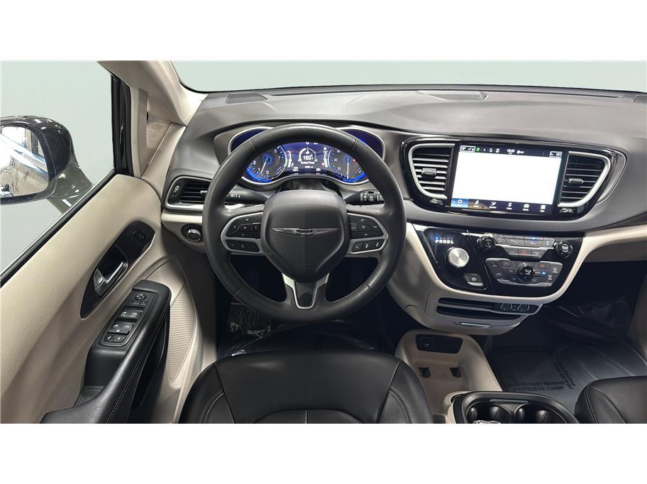 2024 Chrysler Pacifica Touring L Van 4D Folsom CA