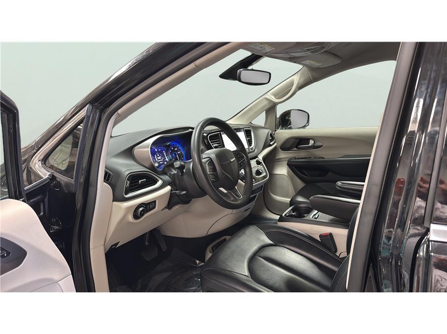 2024 Chrysler Pacifica Touring L Van 4D Folsom CA